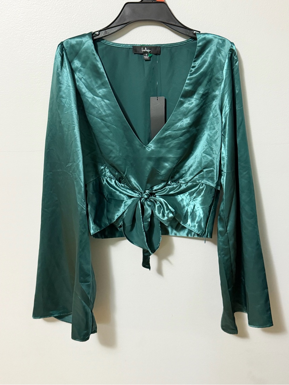 NWT Lulus Emerald Green Satin Crop Top S Tie Front Bell Sleeve Deep V